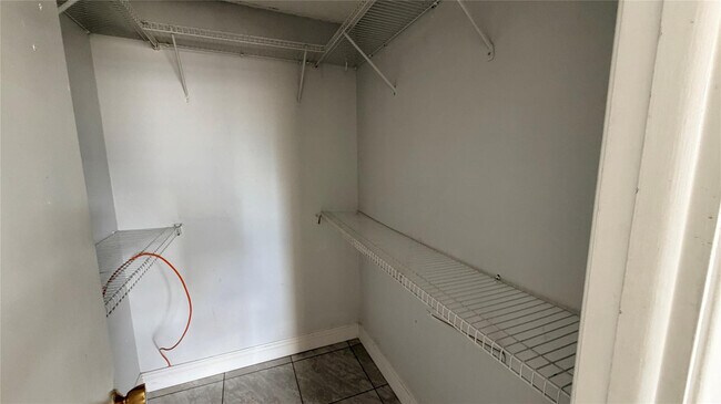 Building Photo - 1731 SE 15th St