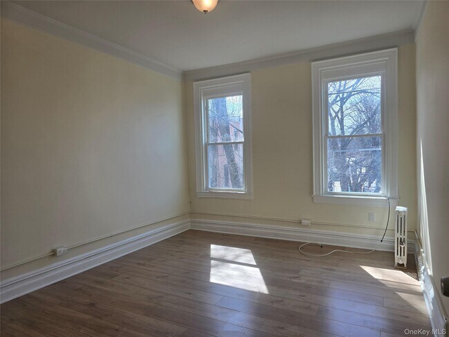 Building Photo - 78-10 32nd Ave