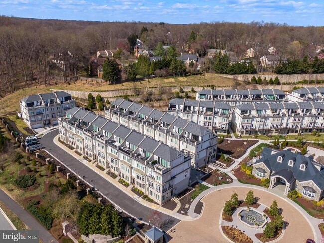 Building Photo - 8201 River Rd