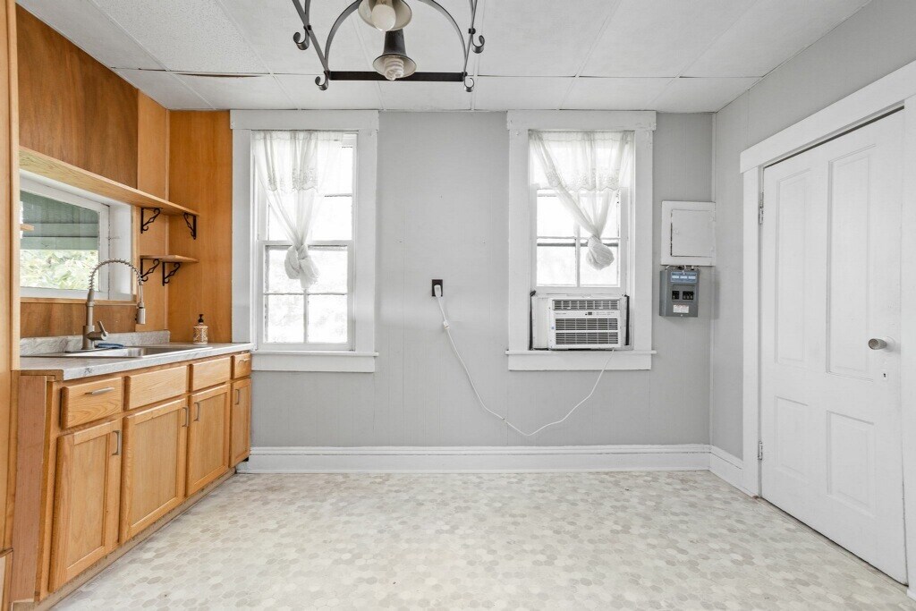 Kitchen - 539 Fletcher Ave