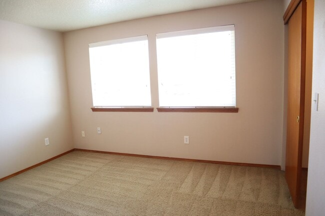 Building Photo - 610 E Elm Ave