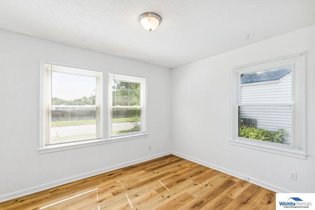 Building Photo - 3 bedroom 1 bath home