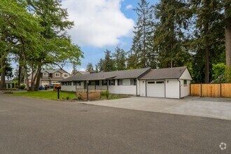 Building Photo - Beautifully updated 3 bed 3 bath Steilacoo...