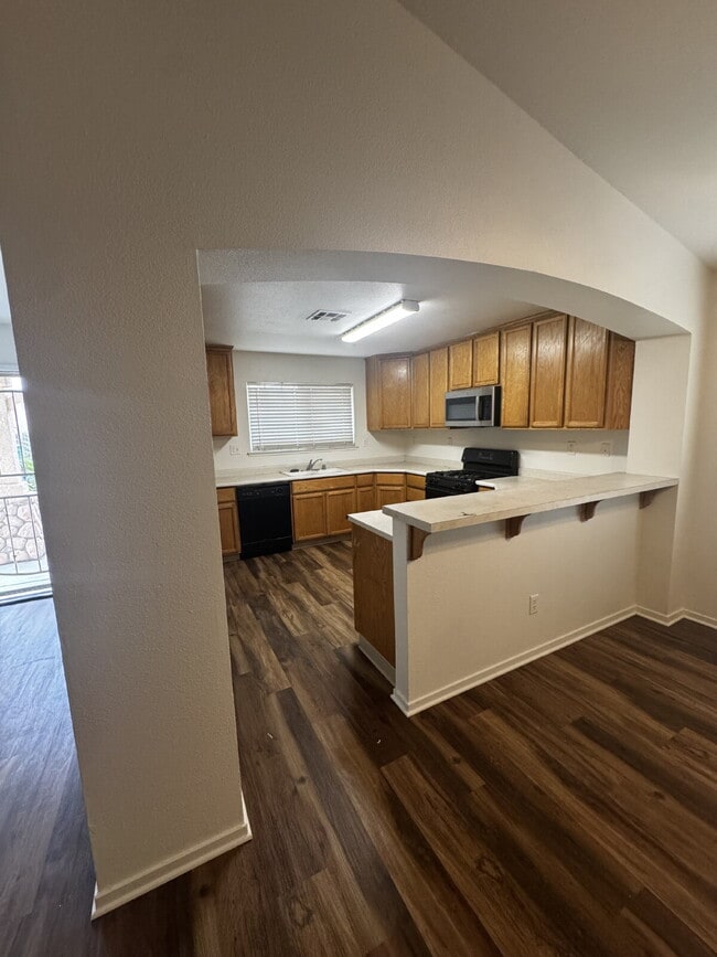 Building Photo - 2138 Solis St