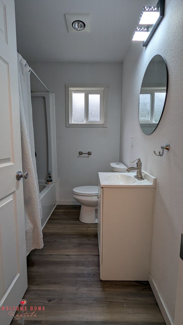 Building Photo - 4 bedroom home with air conditioning - Great location!!!  HUGE basement for your man cave or she ...