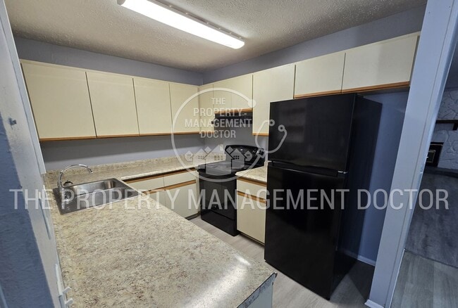 Building Photo - MOVE IN SPECIAL - 4BR/2.5BA Tampa Home | Dual Kitchen Areas, Private Bedroom & Fresh Updates