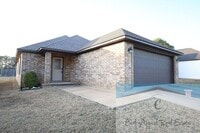 Building Photo - 3 bed / 2 bath home in Jonesboro
