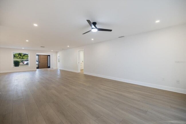 Building Photo - 328 Monet Dr