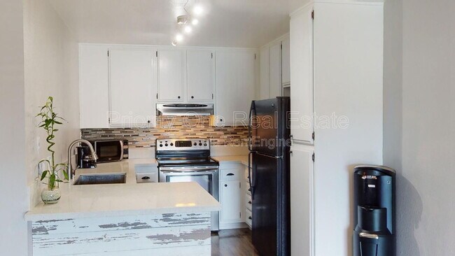 Building Photo - 10400 Caminito Cuervo