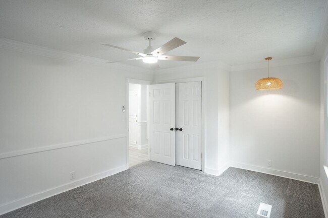 Building Photo - 3120 Edinburgh Dr