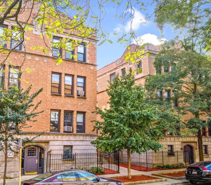 Building Photo - 816 W Cornelia Ave