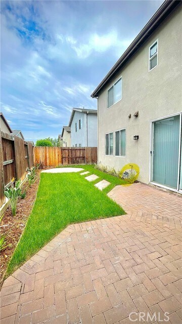 Building Photo - 17543 Nutwood Dr