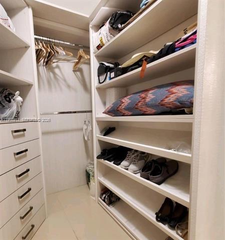 Building Photo - 2020 N Bayshore Dr