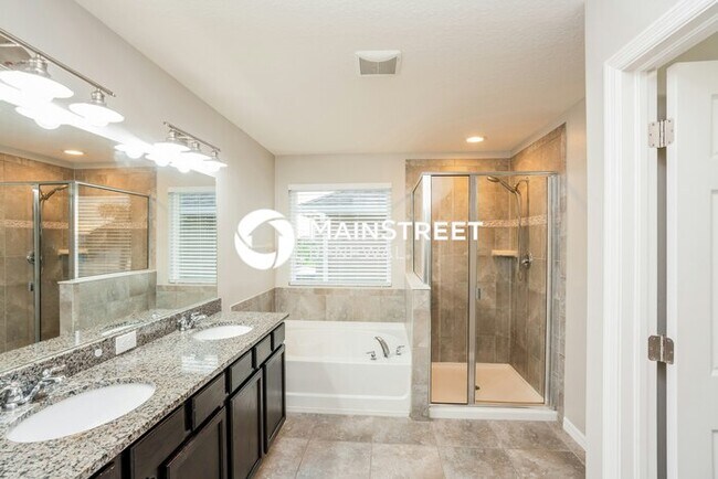 Building Photo - 4 Bedroom Pet-Friendly Home in Ruskin, FL with Main Street Renewal