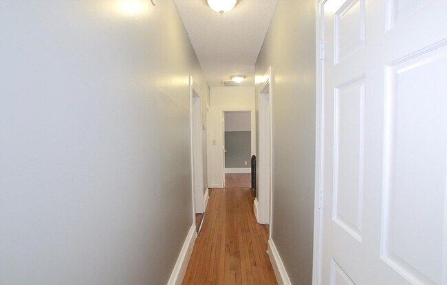 Building Photo - 220 E 27th St