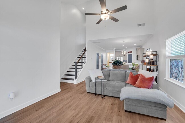 Building Photo - Beautiful Fully Furnished.