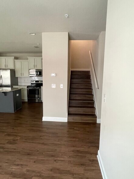 Building Photo - 6891 Spaniel Dr