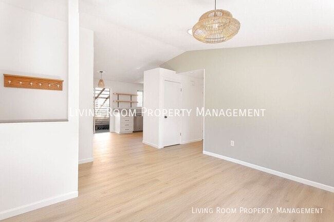 Building Photo - 3822 SE 62nd Ave