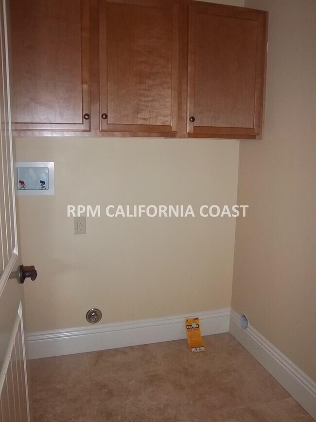 Building Photo - 2320 Marshallfield Ln