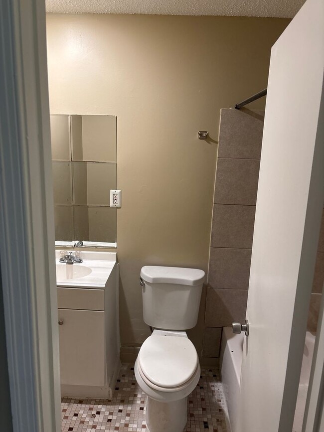 Building Photo - Pecan Grove 3/2