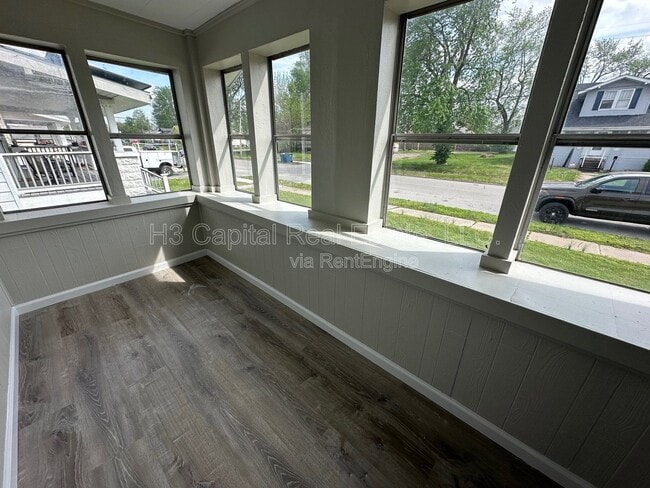 Building Photo - 855 E Acton Ave