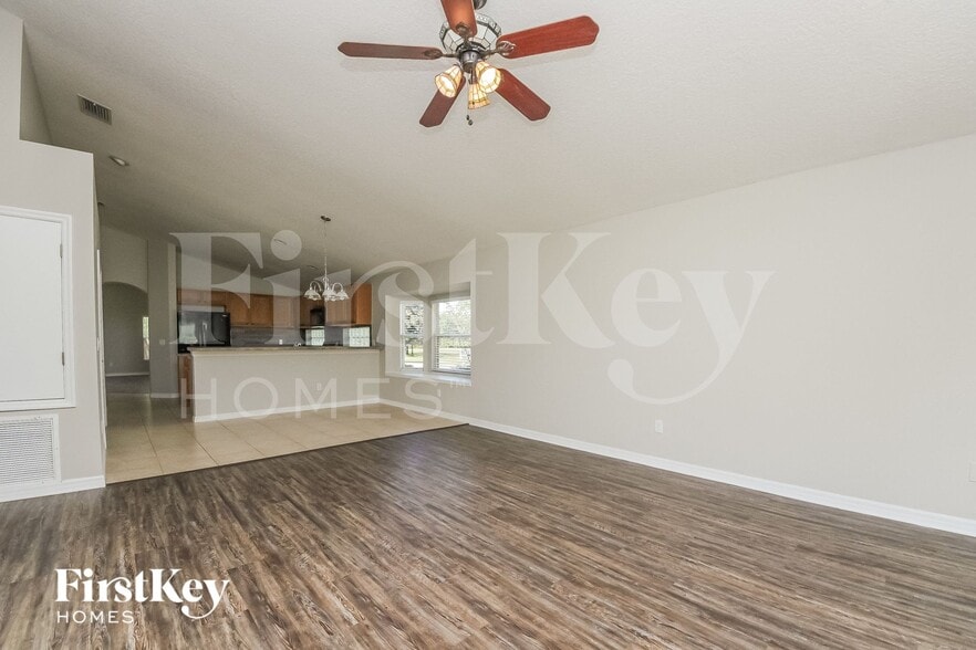 Building Photo - 5219 Alavista Dr