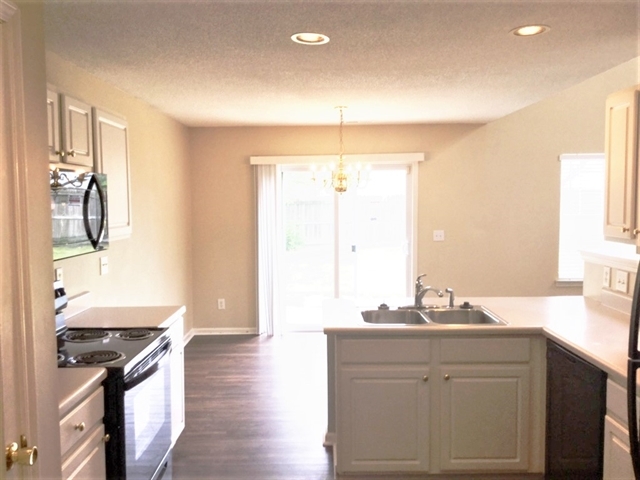Building Photo - 4271 Lake Woodard Dr