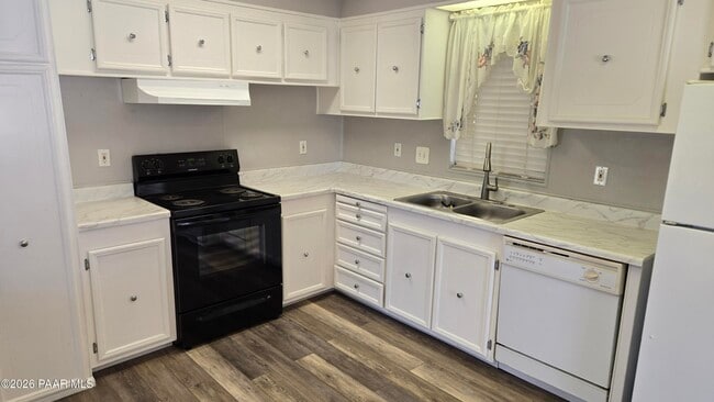 Building Photo - 10330 Manzanita Trail