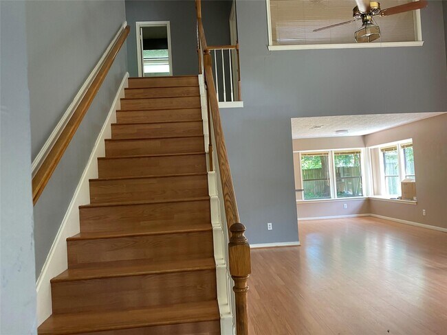 Building Photo - 16427 Dunmoor Dr
