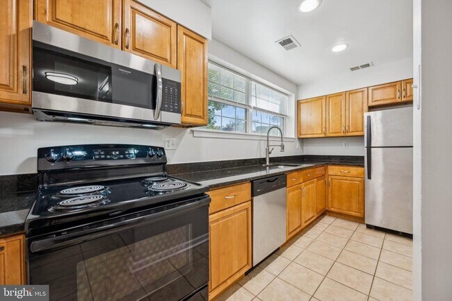 Building Photo - 14910 Cherrywood Dr