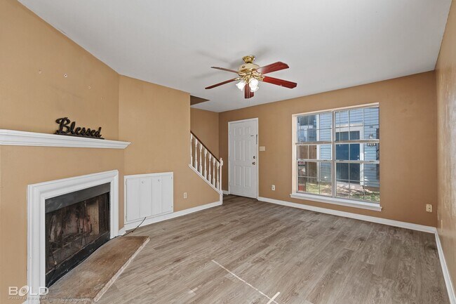 Building Photo - End Unit in Cobblestone