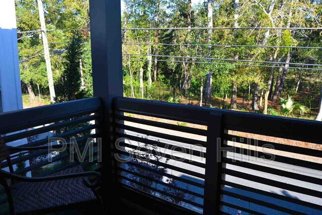 Building Photo - 828 N Duval St