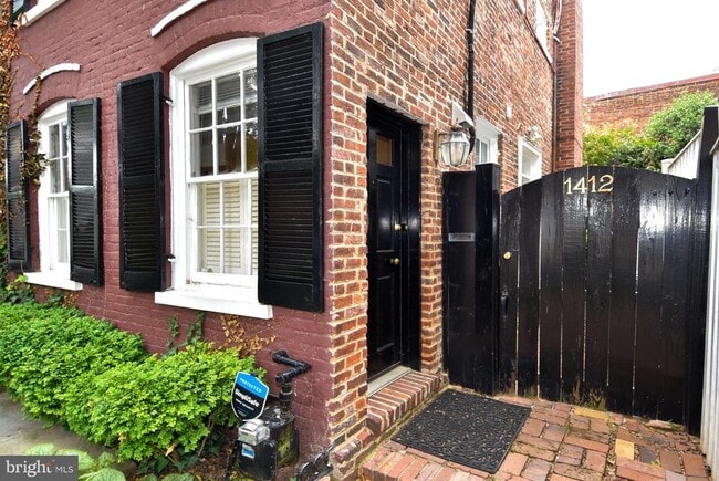 Building Photo - 1412 27th St NW