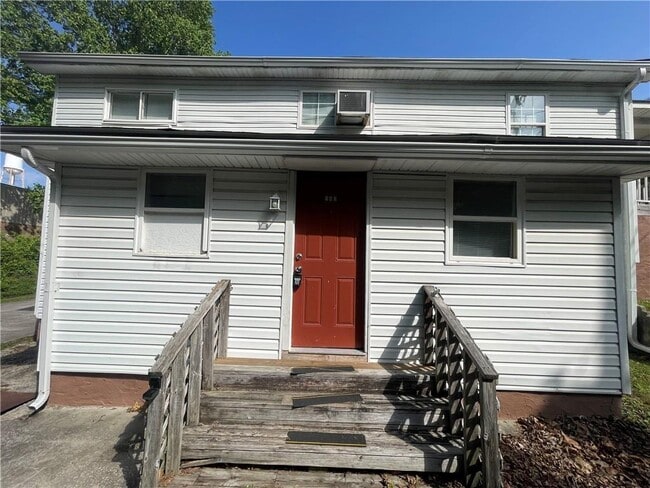 Primary Photo - 182 Chestnut St