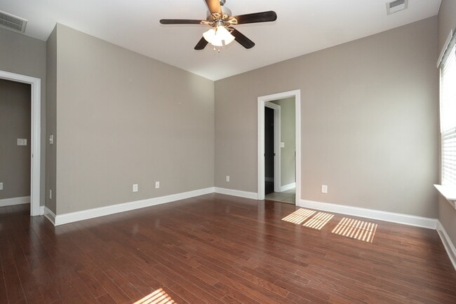 Building Photo - Charming 3-Bed, 3.5-Bath Home in a Peacefu...