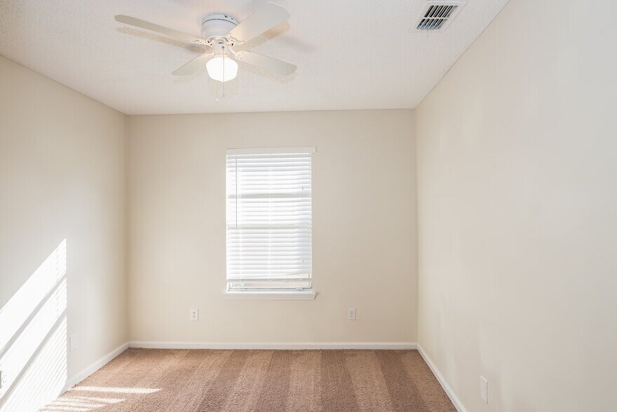 Building Photo - 3388 Volley Dr