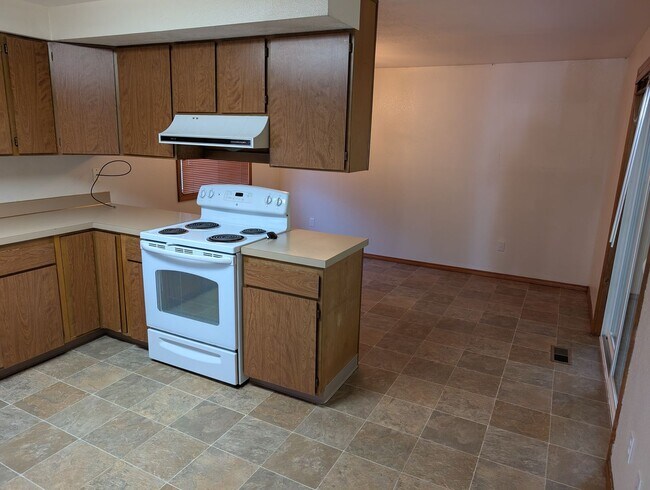 Building Photo - Great location off of Gary Lane and State ...