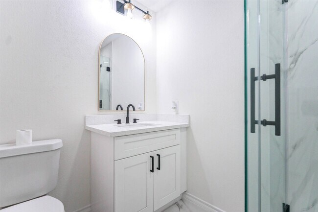 Building Photo - 11618 Lakeside Pl Dr