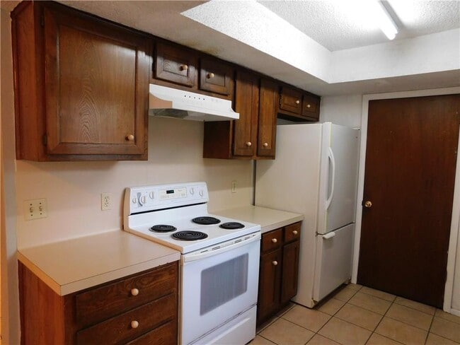 Building Photo - 1402 Barbergale St