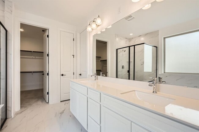 Building Photo - 1208 Legends Ln