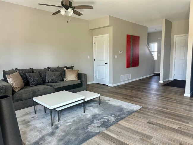 Building Photo - 1319 Sioux Turn