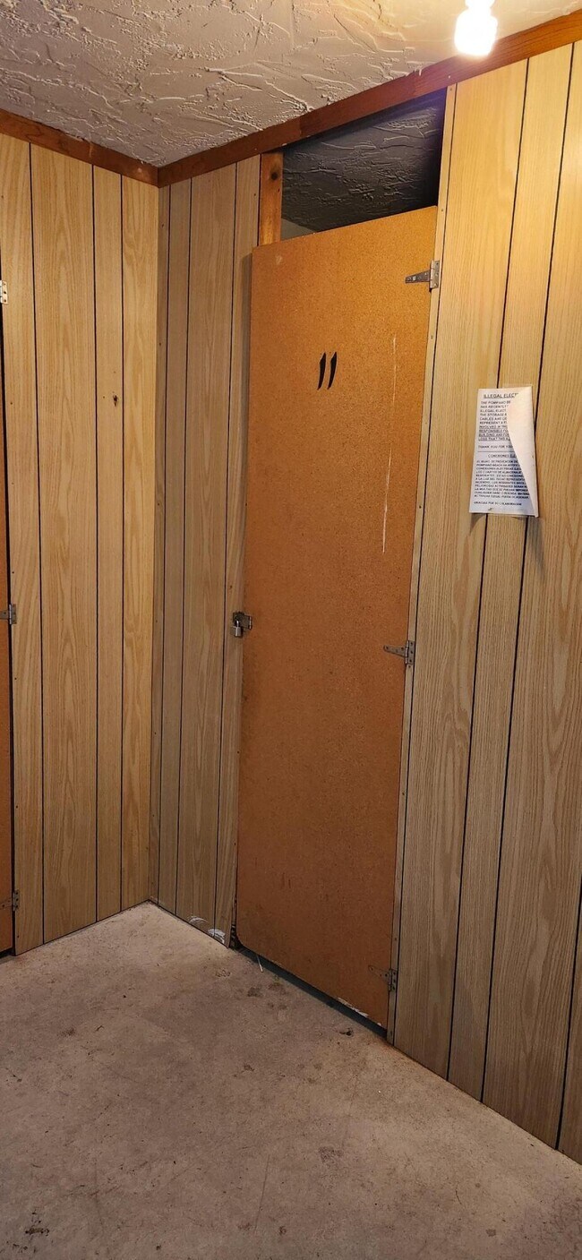 Building Photo - 3507 Oaks Way