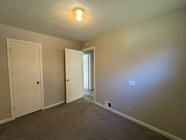 Building Photo - Spacious 3BR Single-Family Home in Mentor – Yard + Pets OK