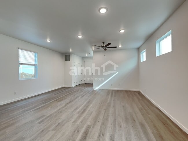 Building Photo - 26143 E Calhoun Pl