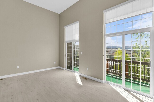 Building Photo - 3 Bed Draper Townhome with Views