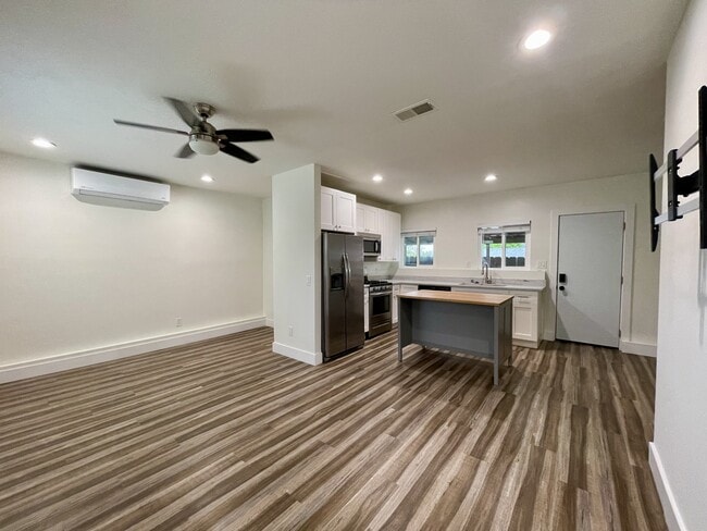 Building Photo - 9556 Cecilwood Dr