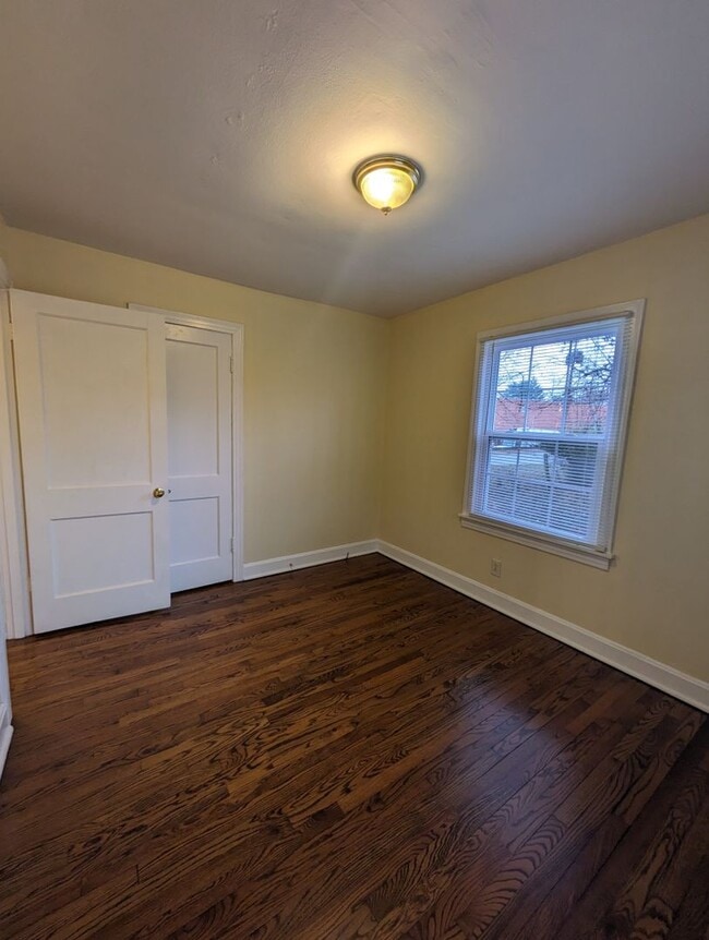 Building Photo - Great 2 Bedroom Home For Rent Near The Library!