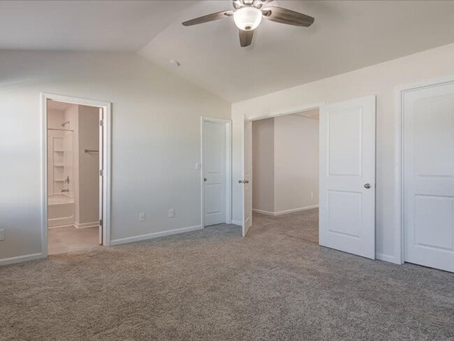 Building Photo - Beautiful 4 Bed, 3.5 Bath Rental with Gran...