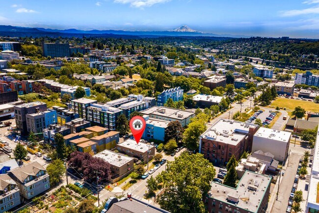 Building Photo - 120 14th Ave S