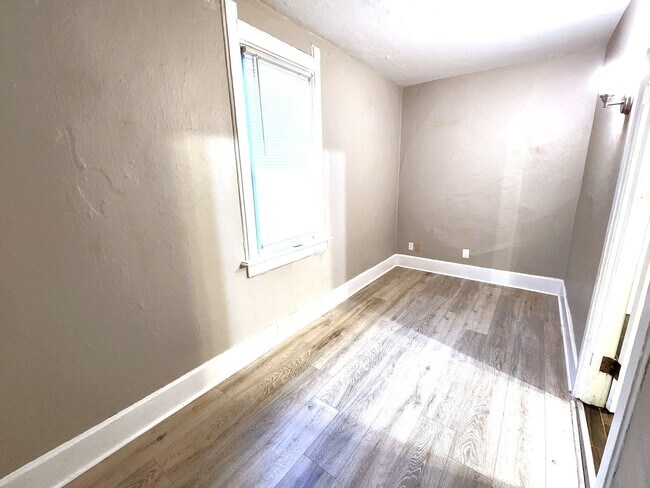 Building Photo - 2525 N Weil St